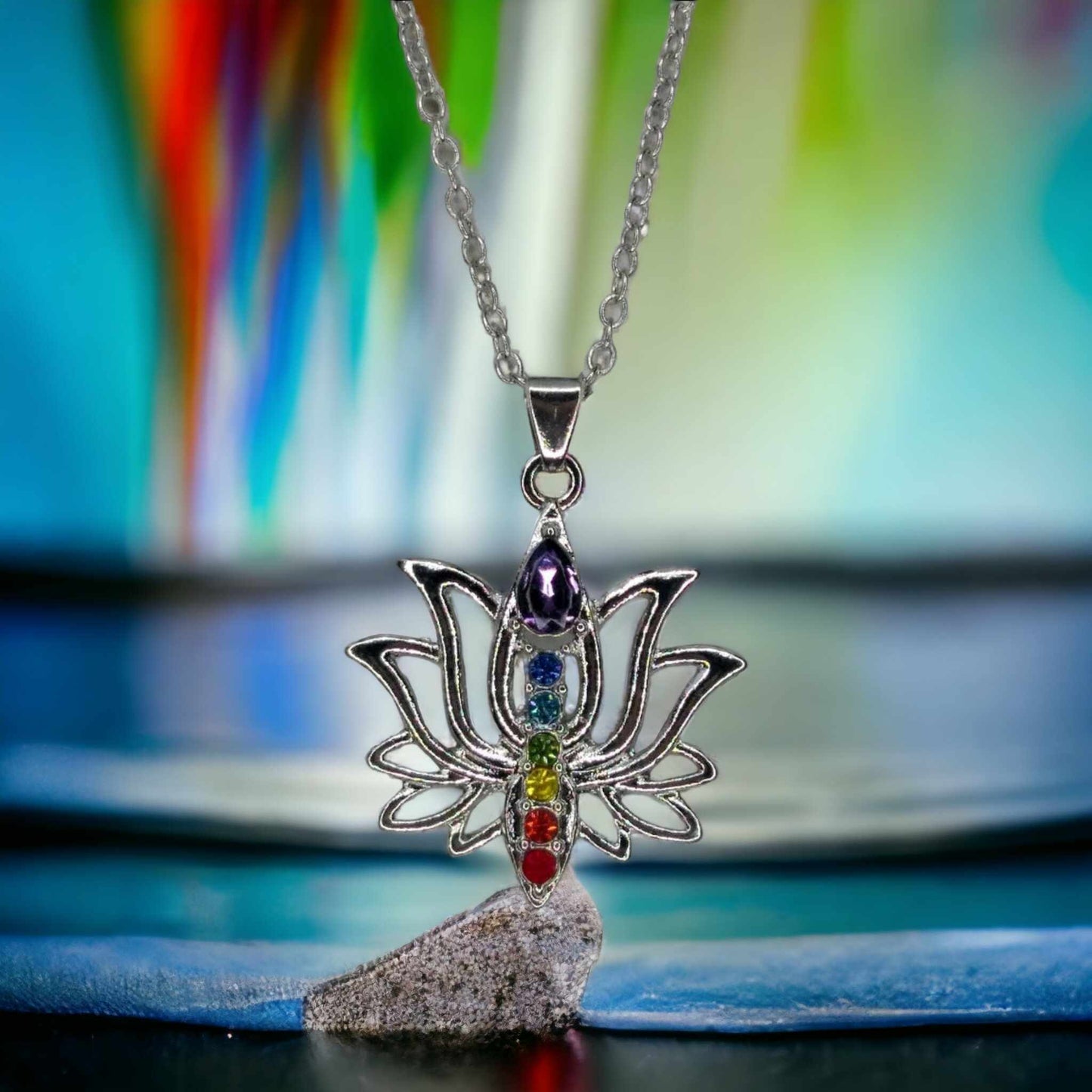 Pendentif ELEGANCE aux couleurs des 7 Chakras - Lotus