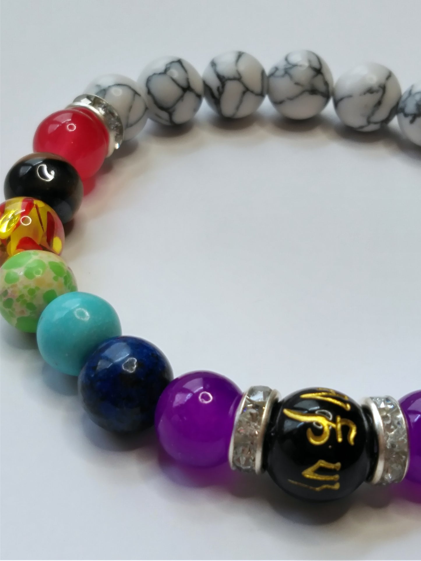 Bracelet d'intention sur l'alignement des 7 chakras (blanc)
