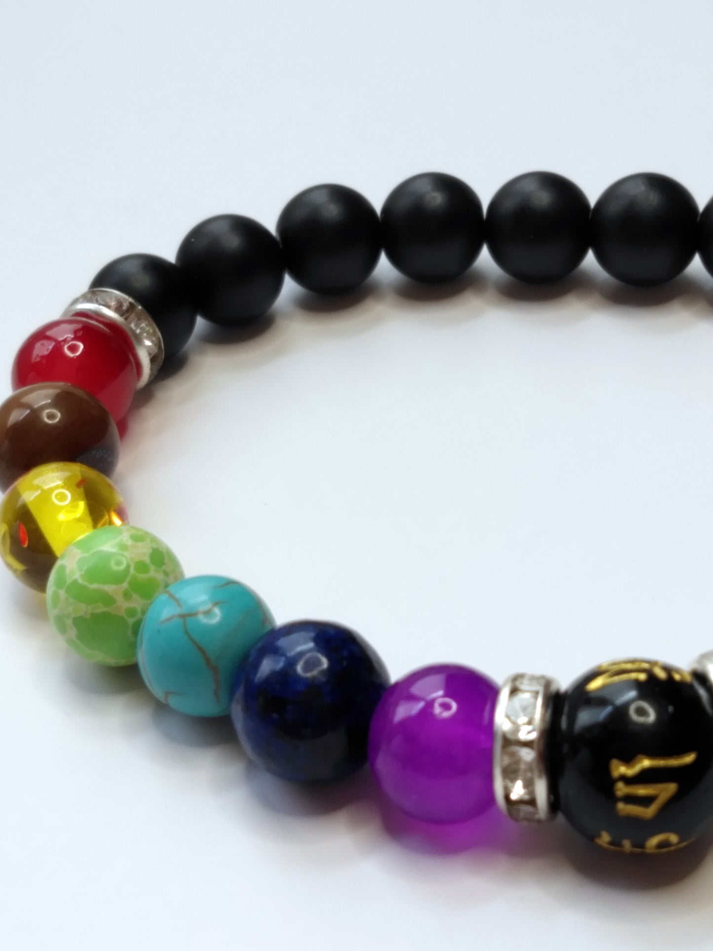 Bracelet d'intention sur l'alignement des 7 chakras (noir)