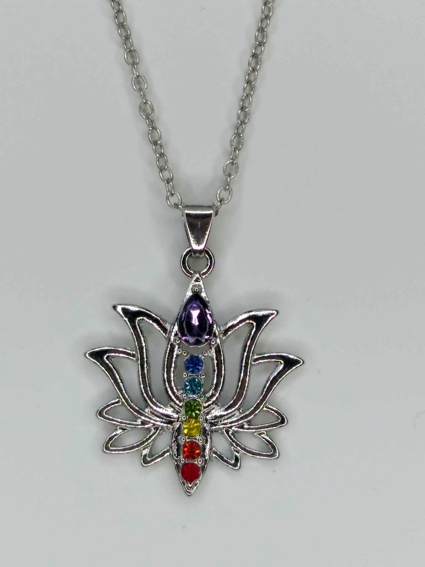 Pendentif ELEGANCE aux couleurs des 7 Chakras - Lotus