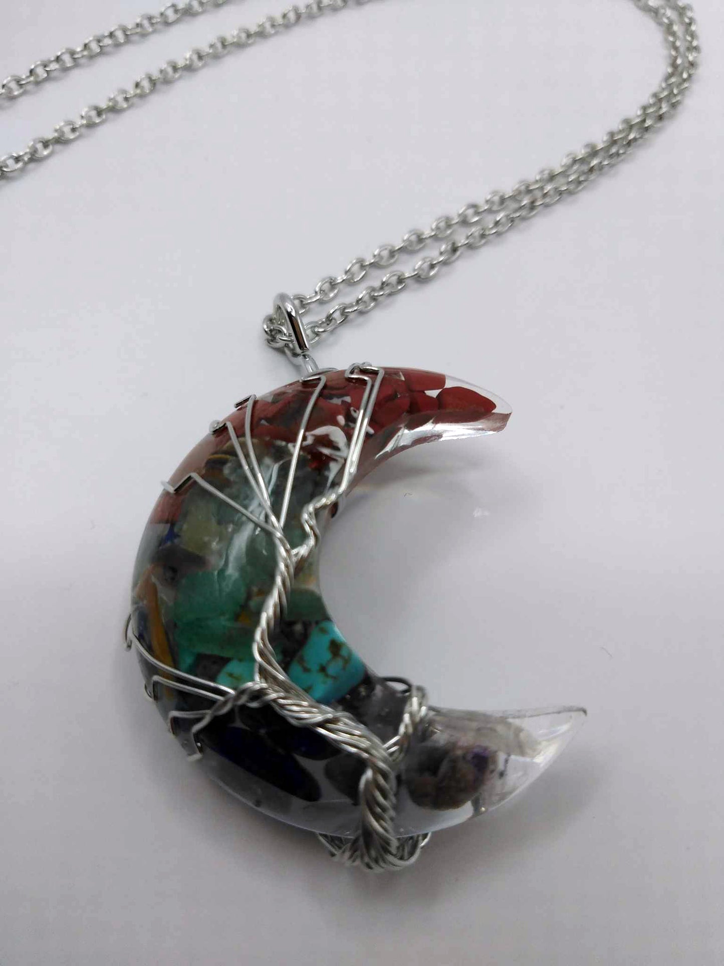 Pendentif Lune & Arbre de vie aux pierres naturelles des 7 Chakras