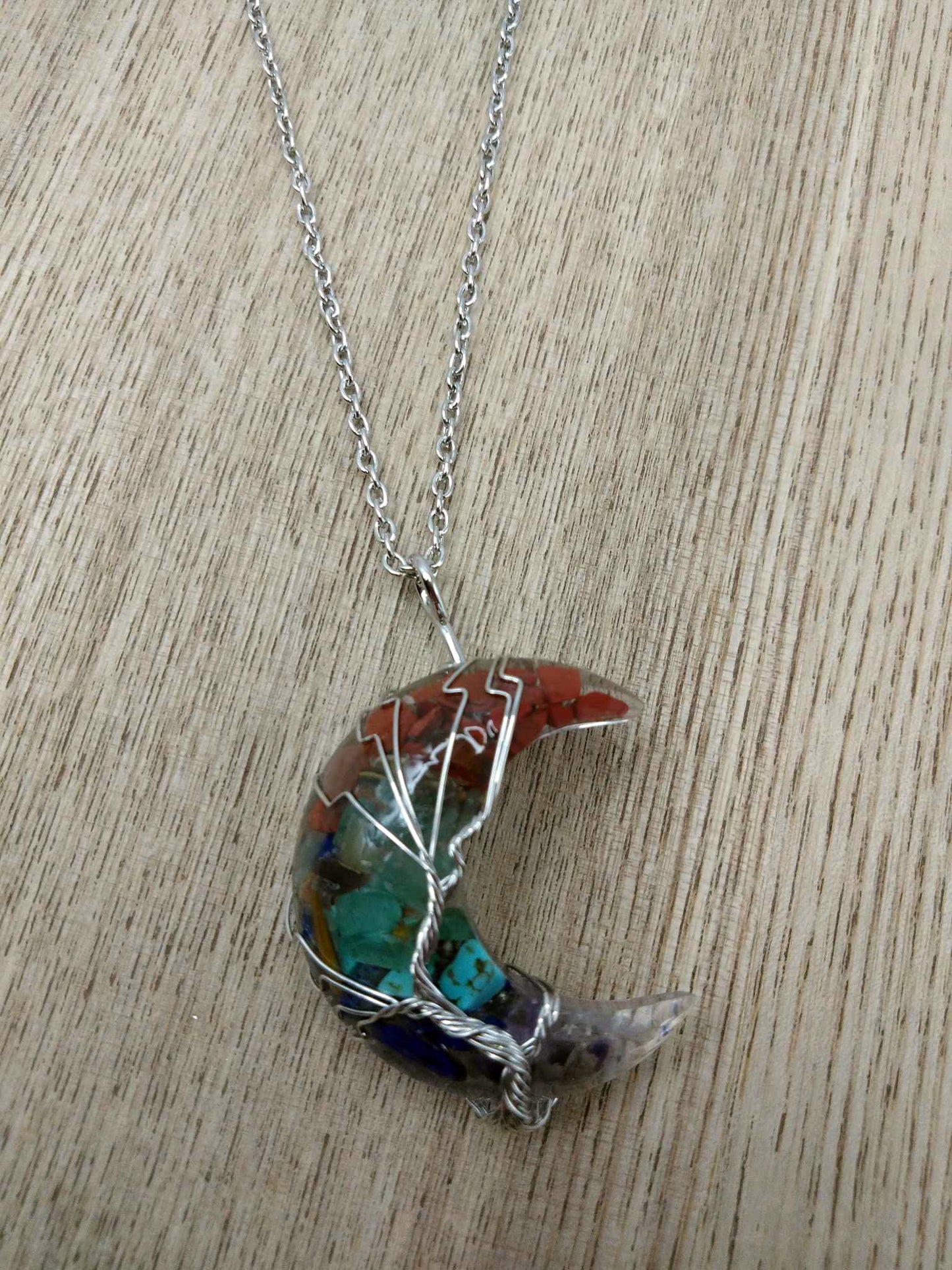 Pendentif Lune & Arbre de vie aux pierres naturelles des 7 Chakras